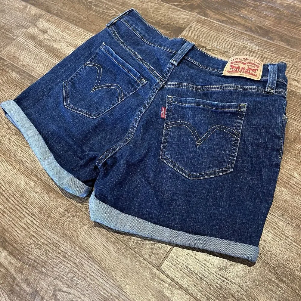 Levi's Mid-Length Shorts Women Size 27 Blue Medium Wash Mid-Rise Cuffed Denim - Picture 7 of 9